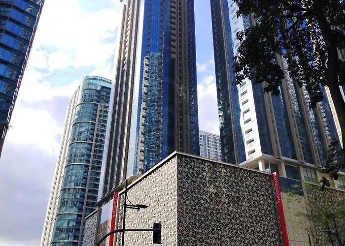Modern 1br One Uptown Walk To Uptownmall شقة مانيلا