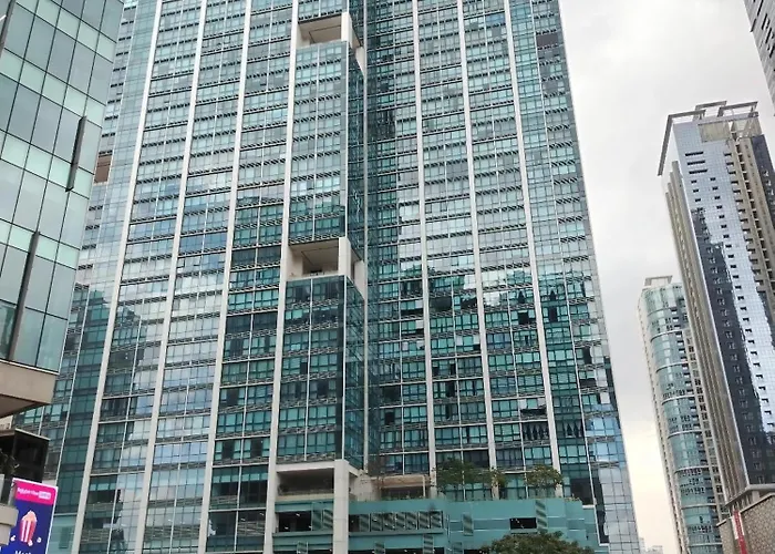 Modern 1br One Uptown Walk To Uptownmall شقة مانيلا